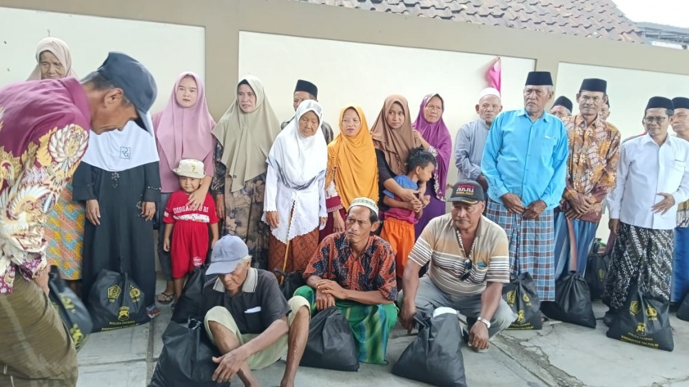 PENYALURAN BANTUAN DARI PENSIUNAN AKABRI